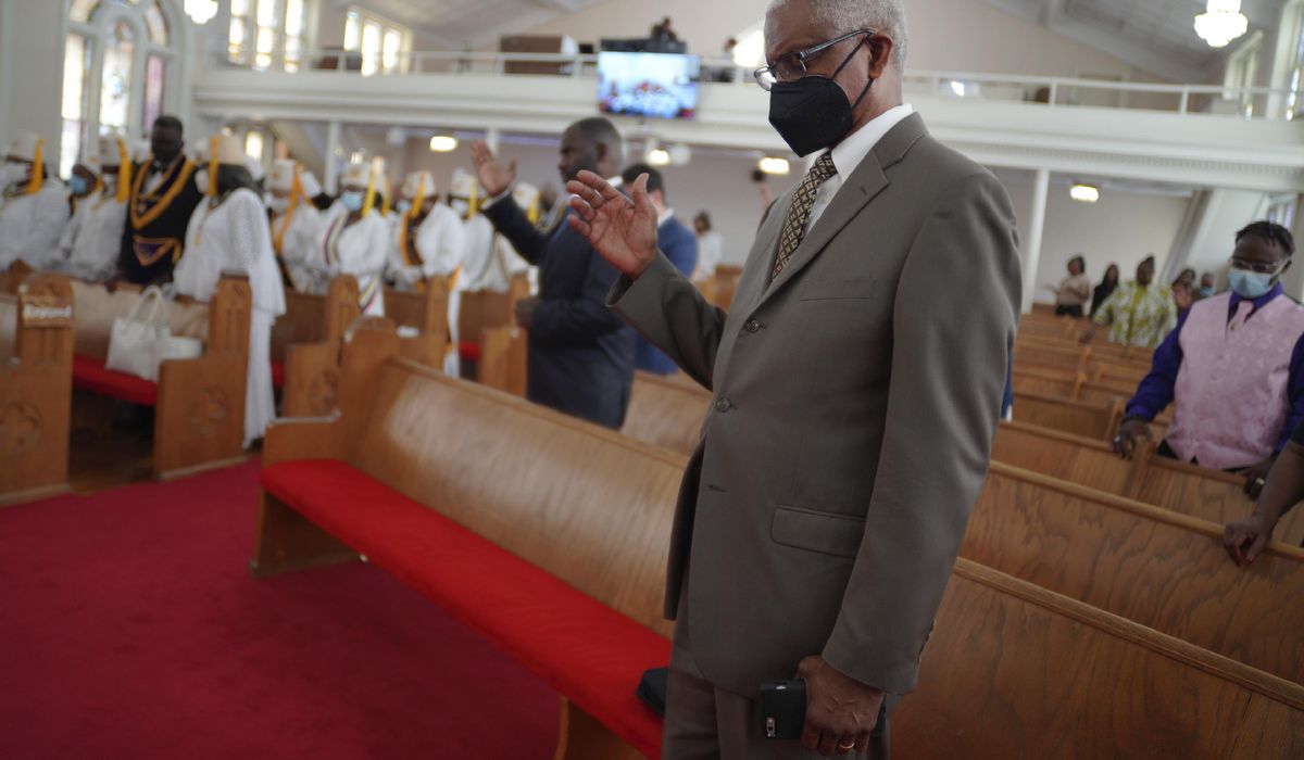 NextImg:American Christians fear for the future of the nation and the world, Lifeway survey shows