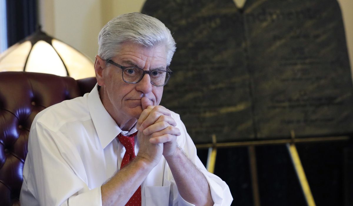 NextImg:Mississippi ex-governor releases texts with Brett Favre and others in welfare fraud investigation