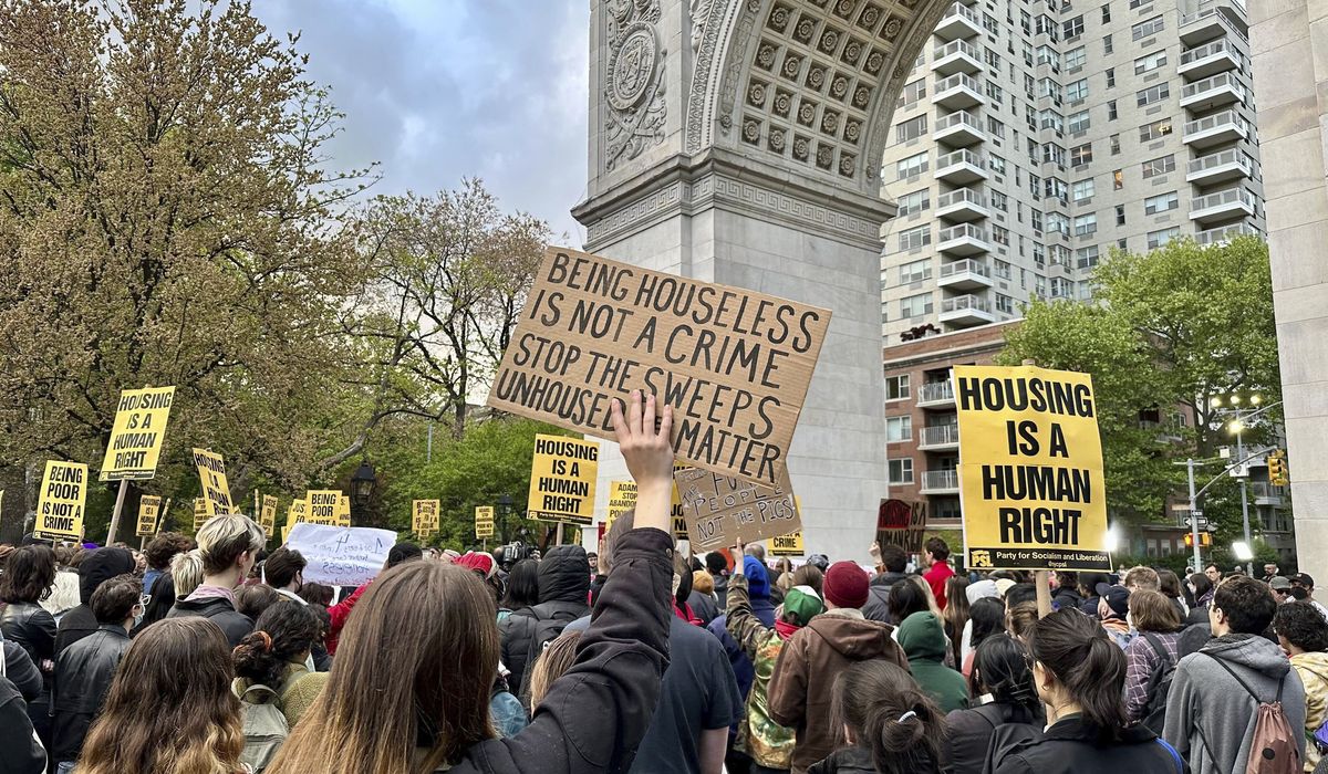 NextImg:Charges in NYC chokehold death may hinge on ‘reasonableness’