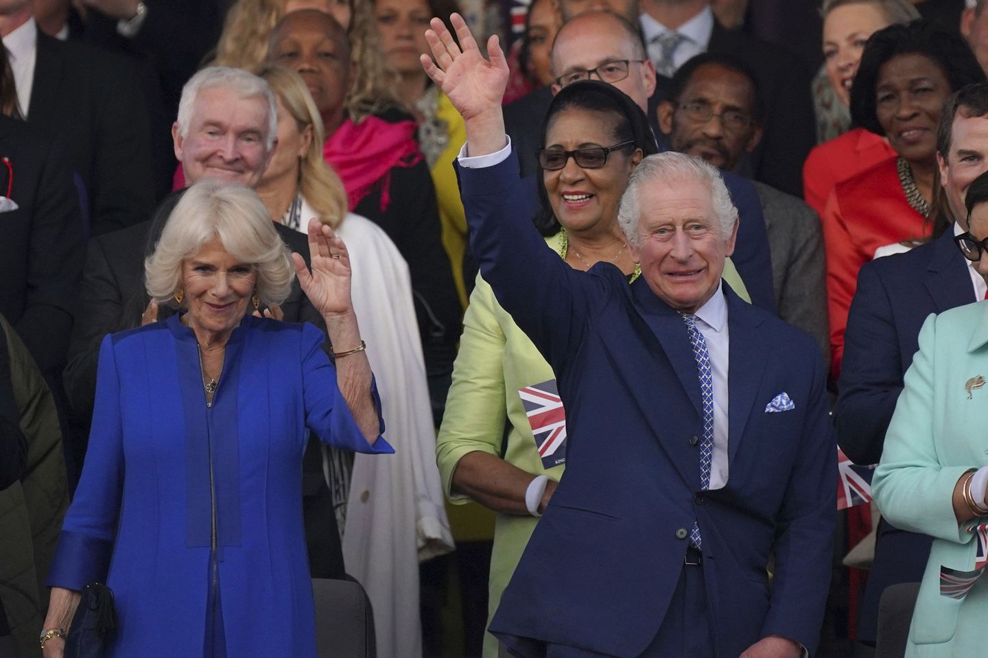 Kral III. Charles, 'American Idol'da taç giyme töreni sonrası sanal bir görünüm sergiliyor