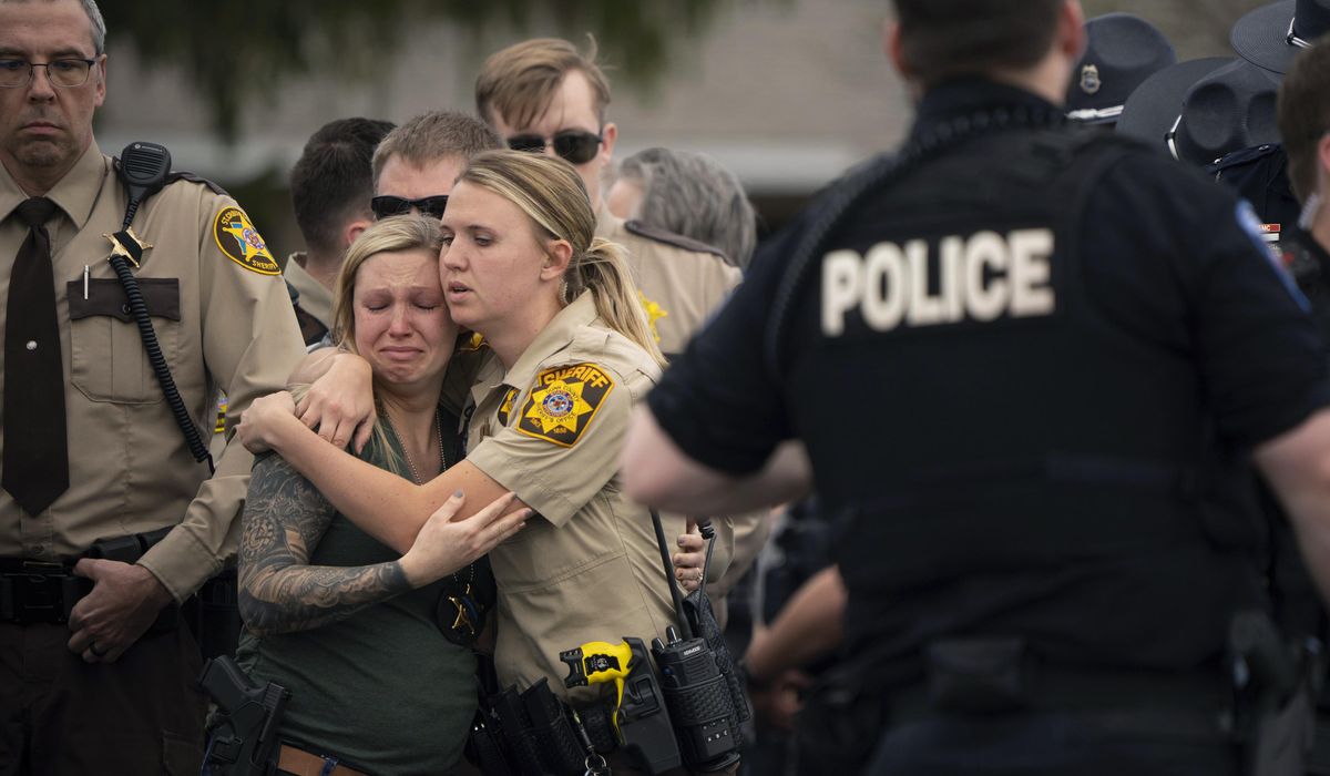 NextImg:Authorities: DUI suspect shoots Wisconsin deputy then self
