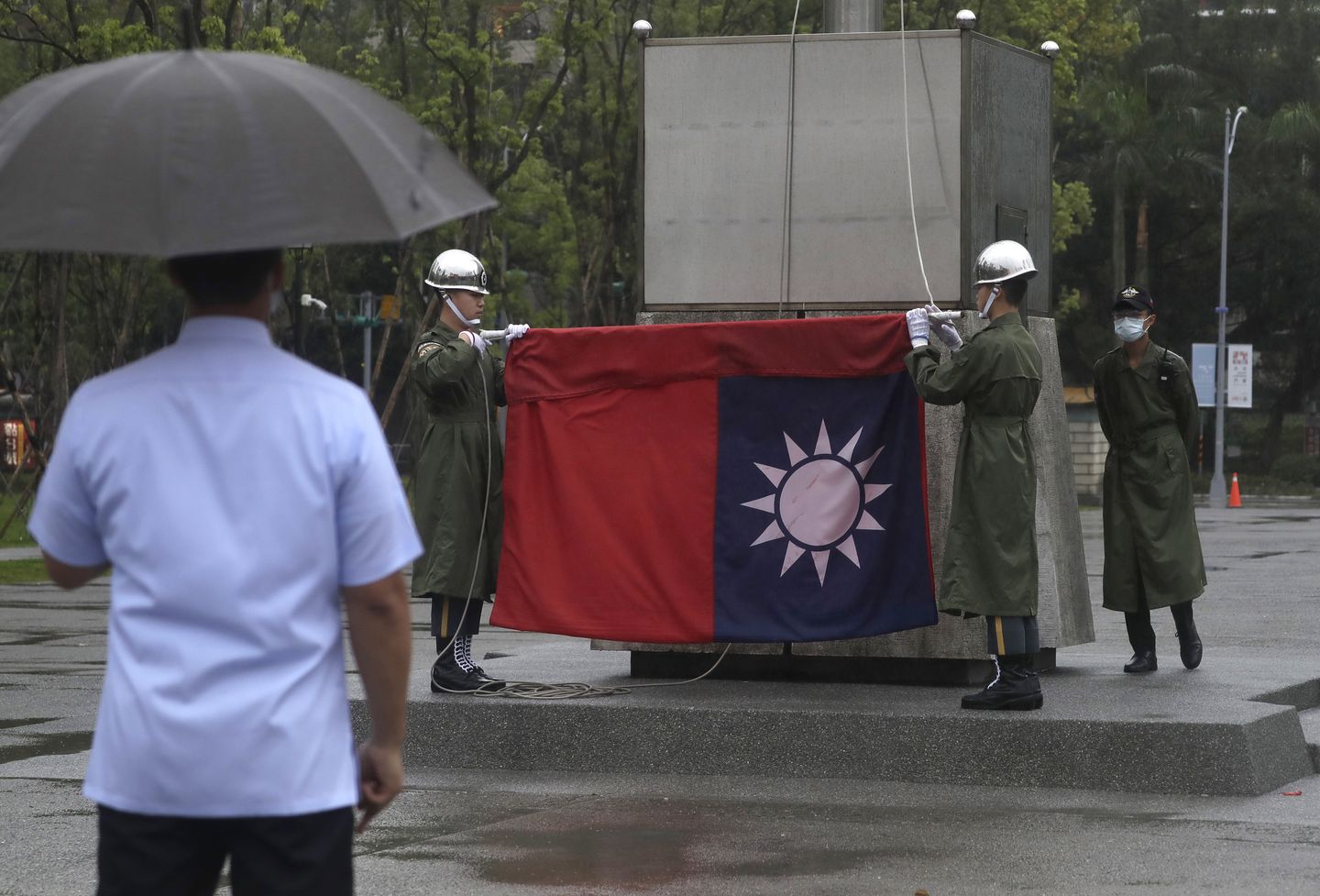 Tayvan, Washington'un Çin hakkındaki savaş konuşmasını soğutmaya çalışıyor
