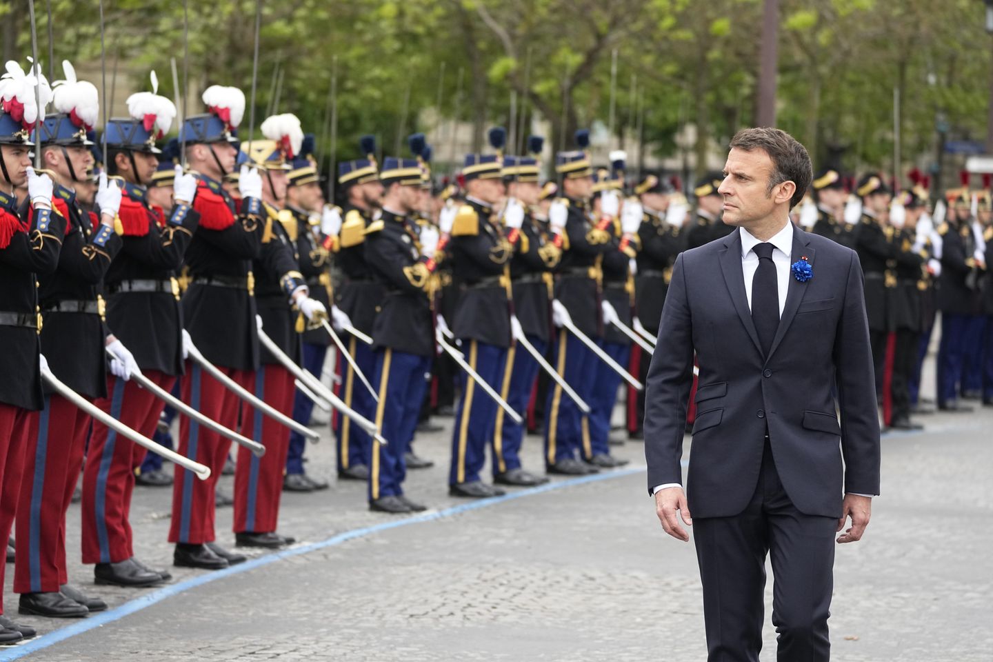 Fransa Cumhurbaşkanı Emmanuel Macron, Avrupa'da İkinci Dünya Savaşı'nın sona ermesi anma törenine liderlik ediyor
