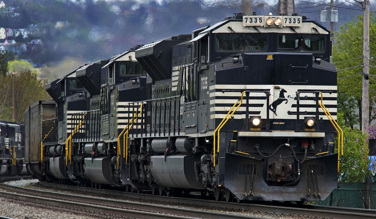NextImg:Senate panel OKs rail-safety bill; railroad vows to help homeowners affected by Ohio derailment