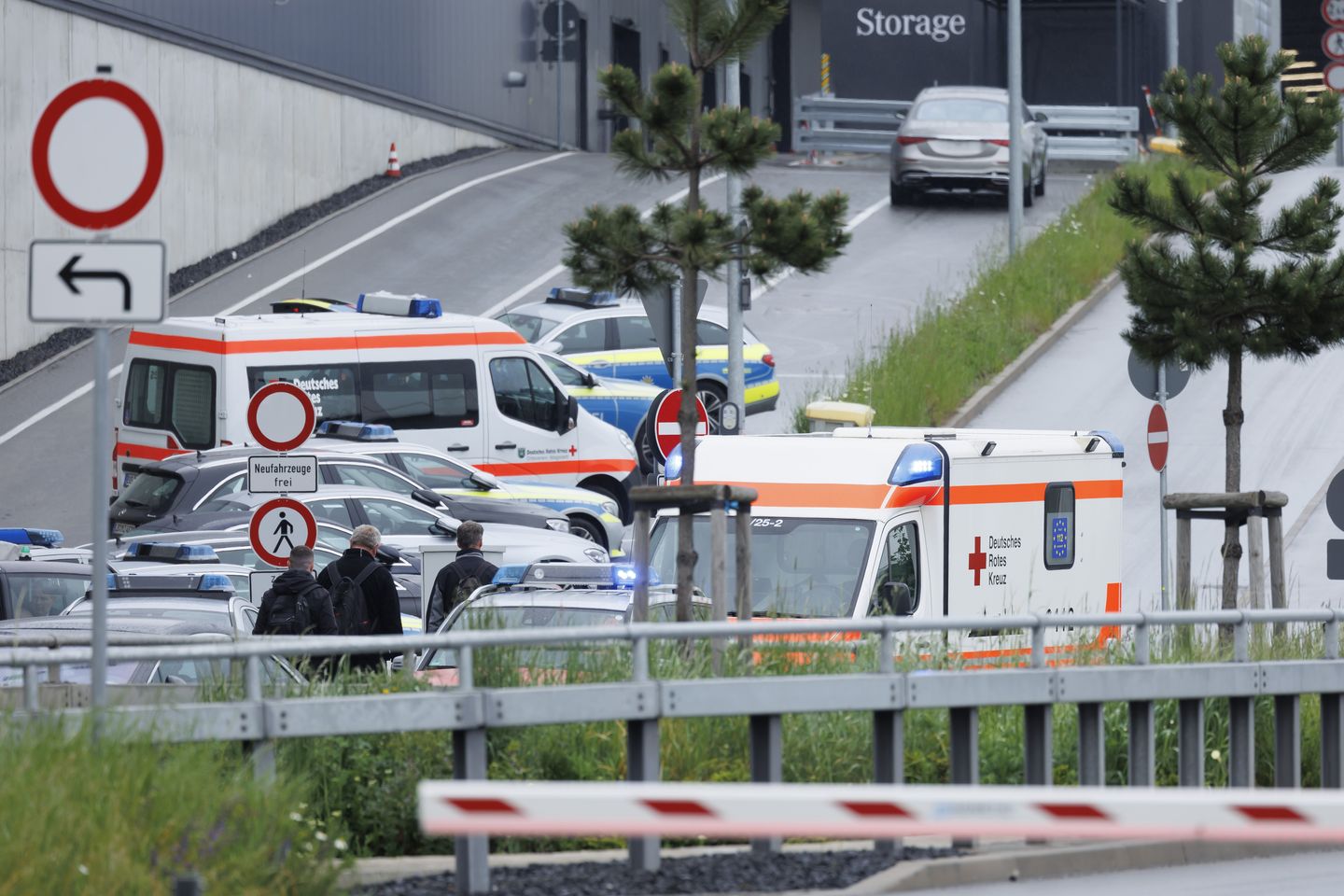 Almanya'daki Mercedes-Benz fabrikasında iki işçi vurularak öldürüldü; tutuklu zanlı