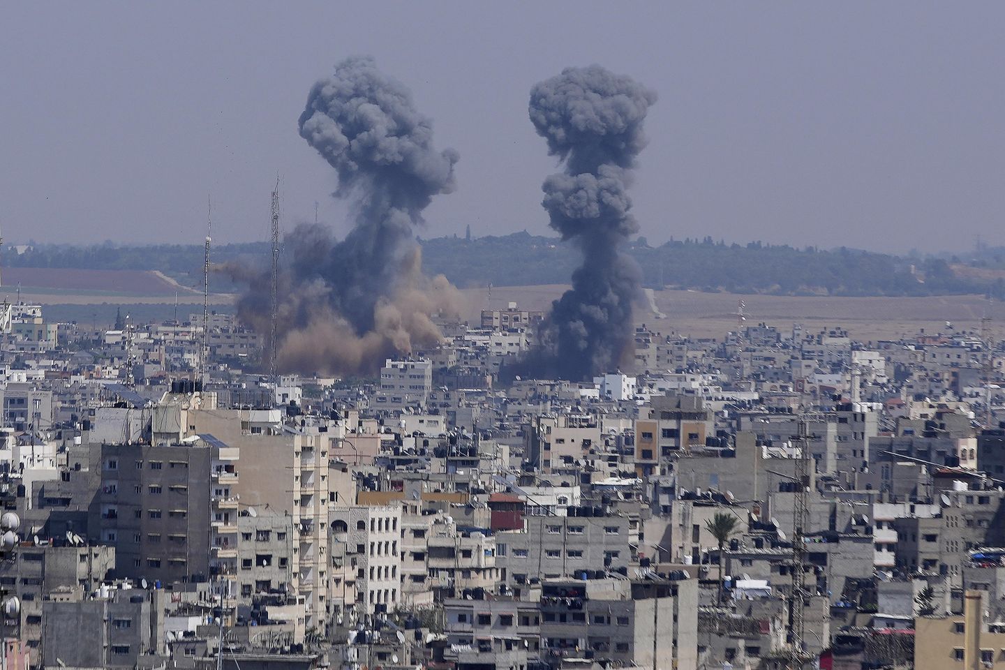 Kahire ateşkes için arabuluculuk çabalarına devam ederken İsrail Gazze'de bir militan komutanı daha öldürdü