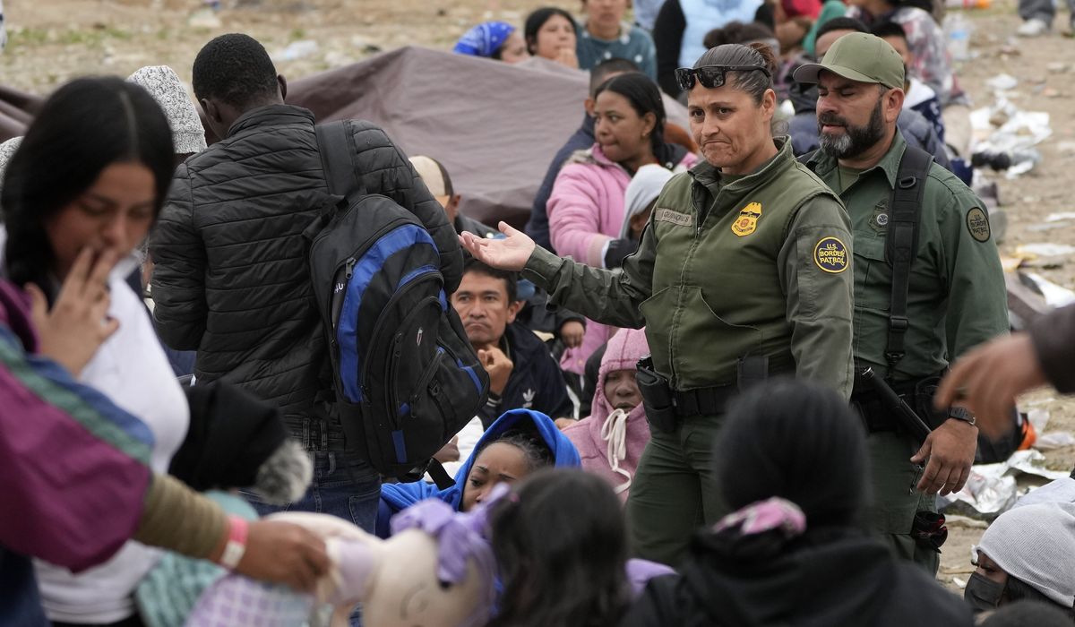 NextImg:DHS paroled 6,000 migrants on Thursday alone: ‘Nobody has any idea who they are’