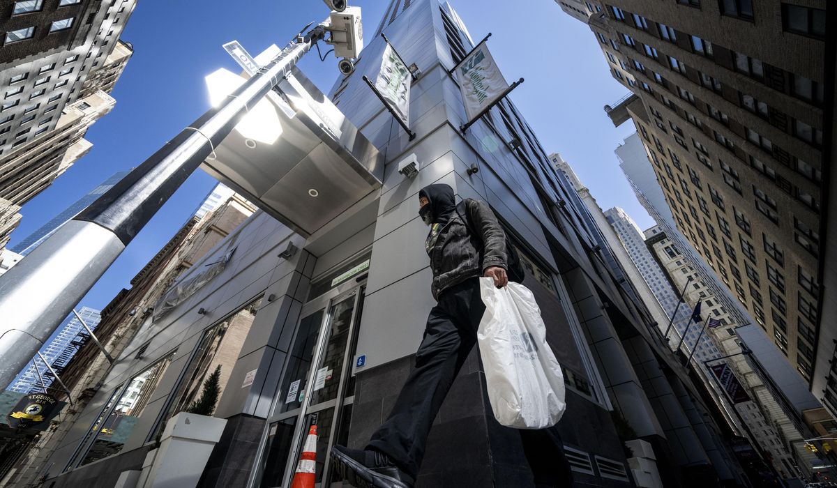 NextImg:New York City ends guaranteed shelter space for migrants