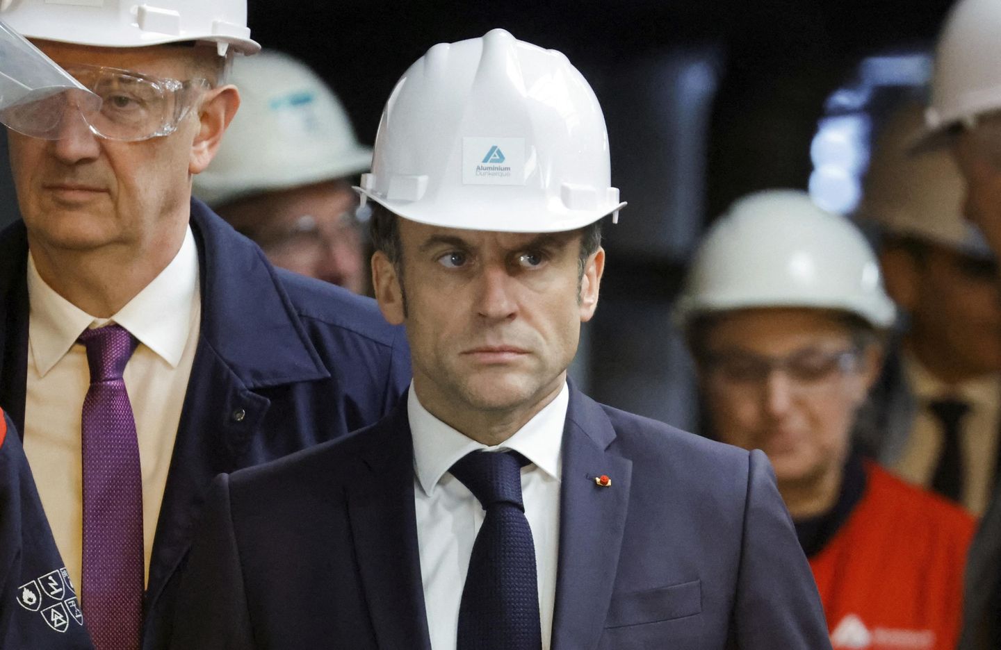 Emmanuel Macron, fabrikaları yeniden inşa etme ve emeklilik protestolarıyla sarsılan Fransa ekonomisini canlandırma sözü verdi