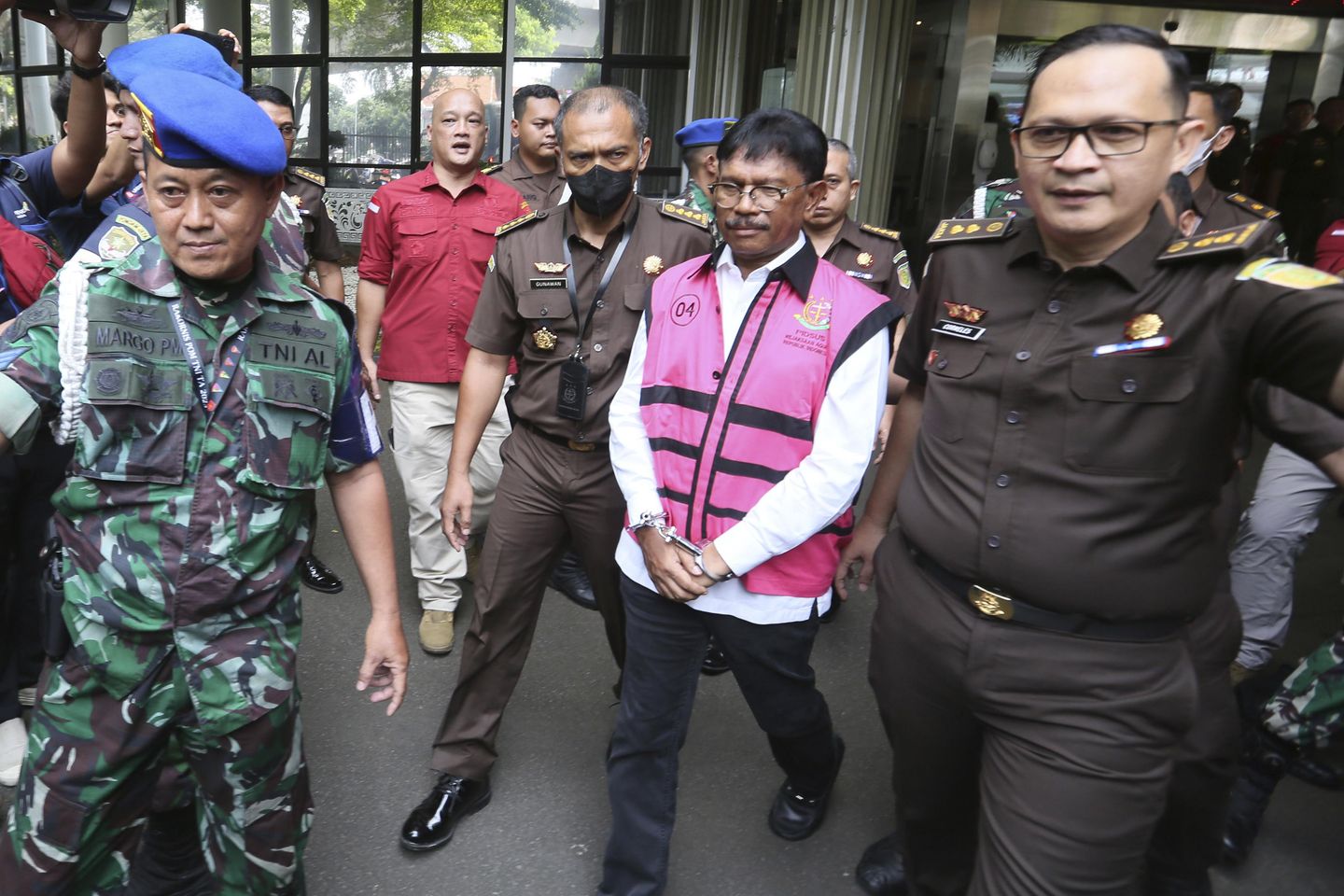 Endonezya Bilişim Bakanı ihalede yolsuzluk yaptığı iddiasıyla tutuklandı