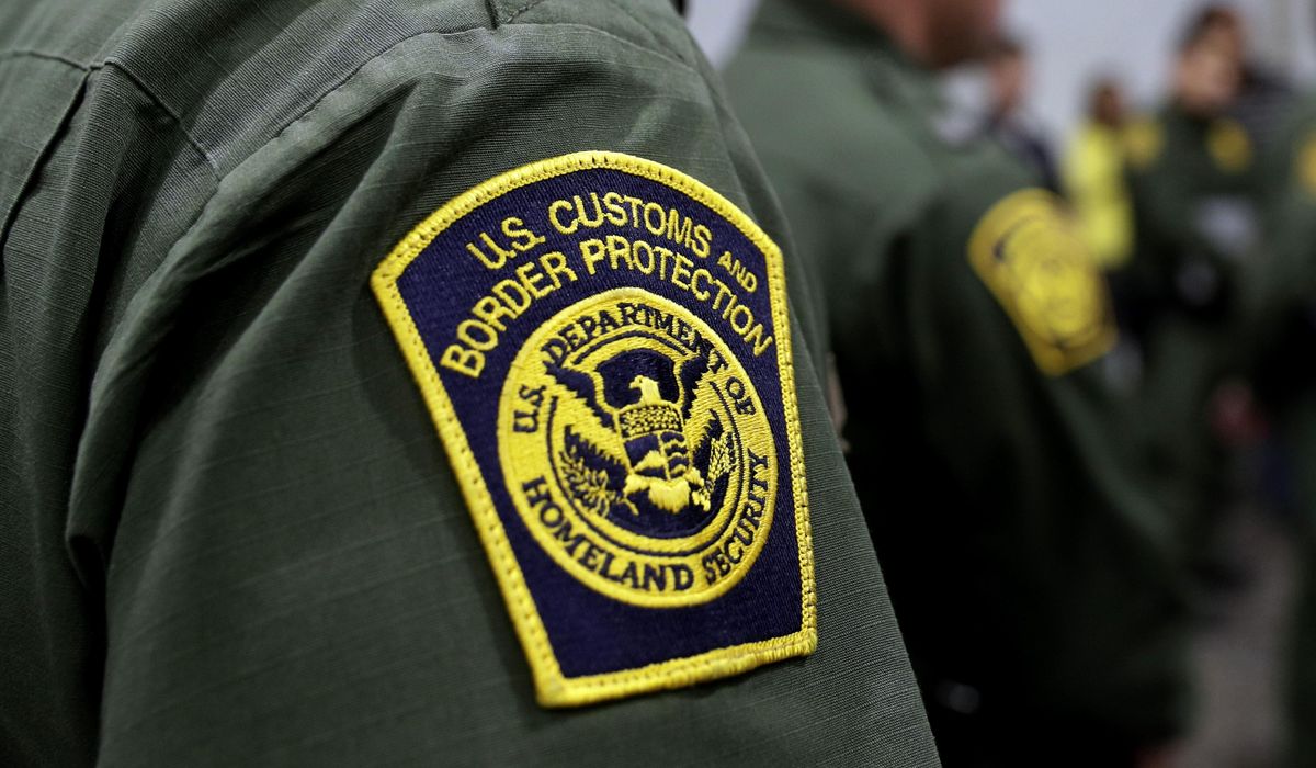 NextImg:Border Patrol agent jailed for charging illegal to stay in U.S.