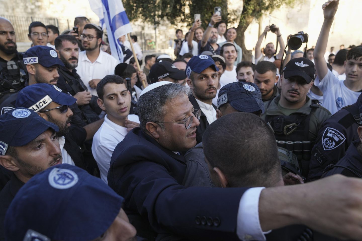 Aşırılık yanlısı İsrail Kabine bakanı hassas Kudüs kutsal bölgesini ziyaret etti
