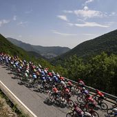 The pack pedals during the 15th stage of the Giro D&#x27;Italia, tour of Italy cycling race from Seregno to Bergamo, Italy, Sunday, May 21, 2023.  (Fabio Ferrari/LaPresse via AP)