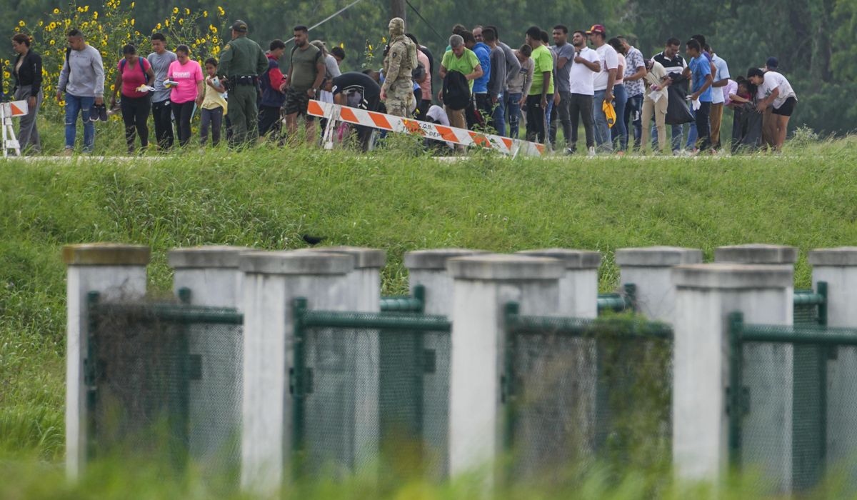 NextImg:Border arrests drop below 3,000 a day; rate rises for migrants evading capture