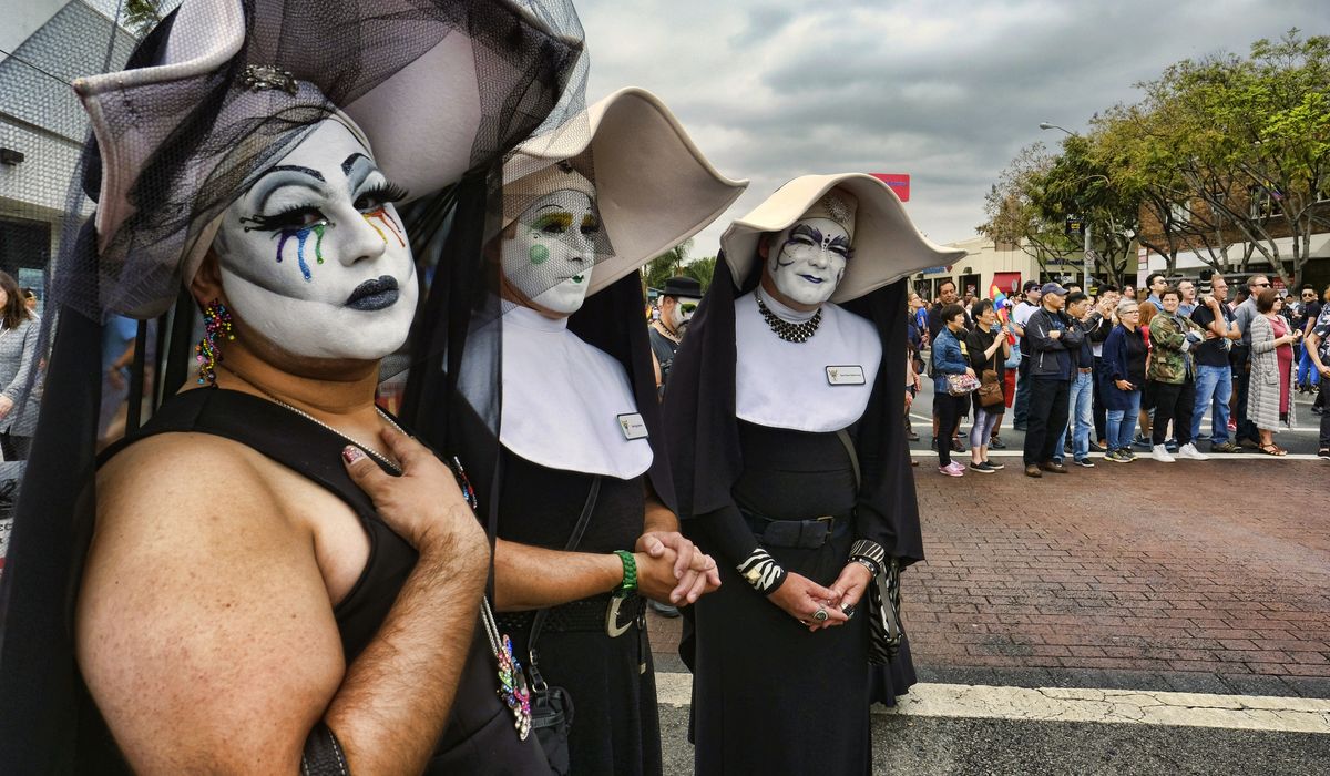 NextImg:Dodgers apologize to drag queens dressed as nuns, reinvite them to Pride Night