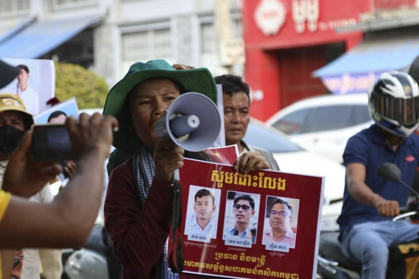 Kamboçyalı arazi aktivistleri, çiftçileri zenginlerden nefret etmeye teşvik ettikleri iddiasıyla tutuklandı