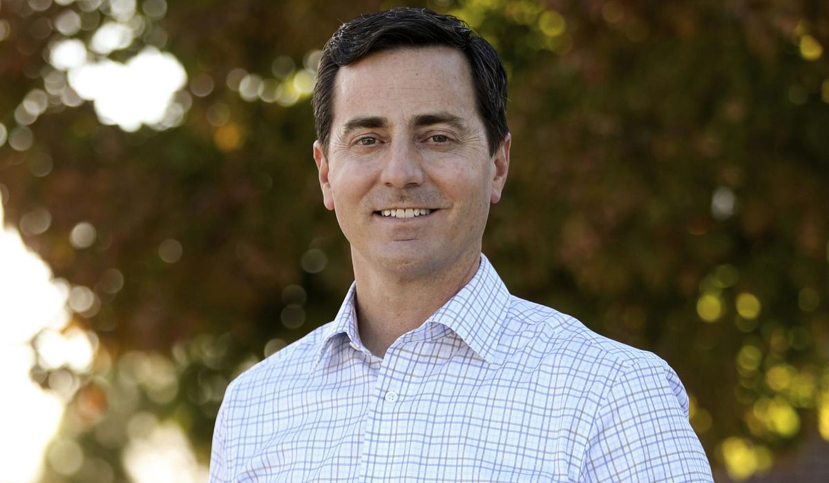 NextImg:Mitt Romney gets primary challenger for Utah Senate seat