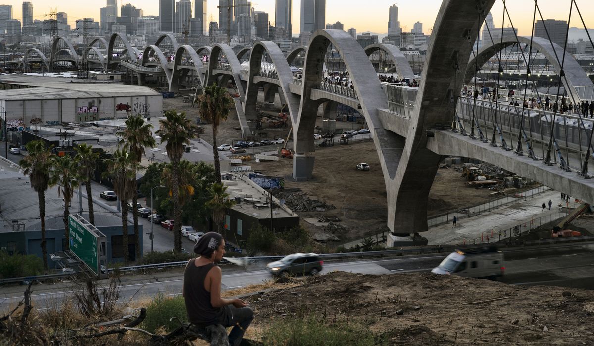 NextImg:Teen falls to his death from L.A.’s Sixth Street Viaduct while trying social media stunt