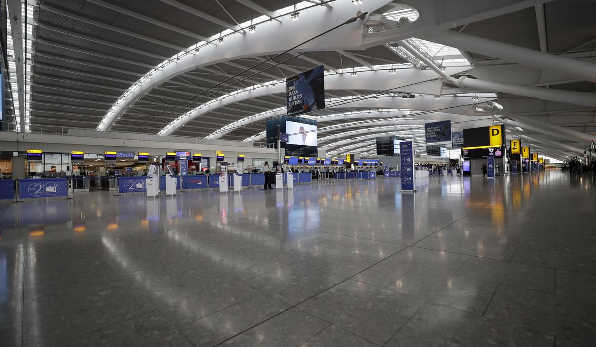 Travelers to UK face long waits amid systems problem affecting electronic gates