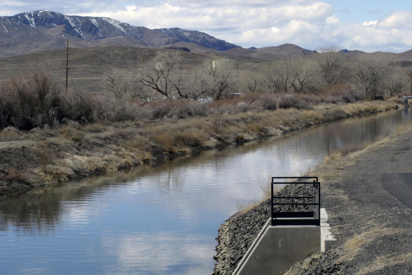 Nevada fight over leaky irrigation canal and groundwater more complicated than it appears on surface