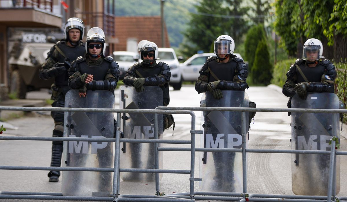 NextImg:Ethnic Serbs in Kosovo gather in northern town after clashes with NATO-led peacekeepers
