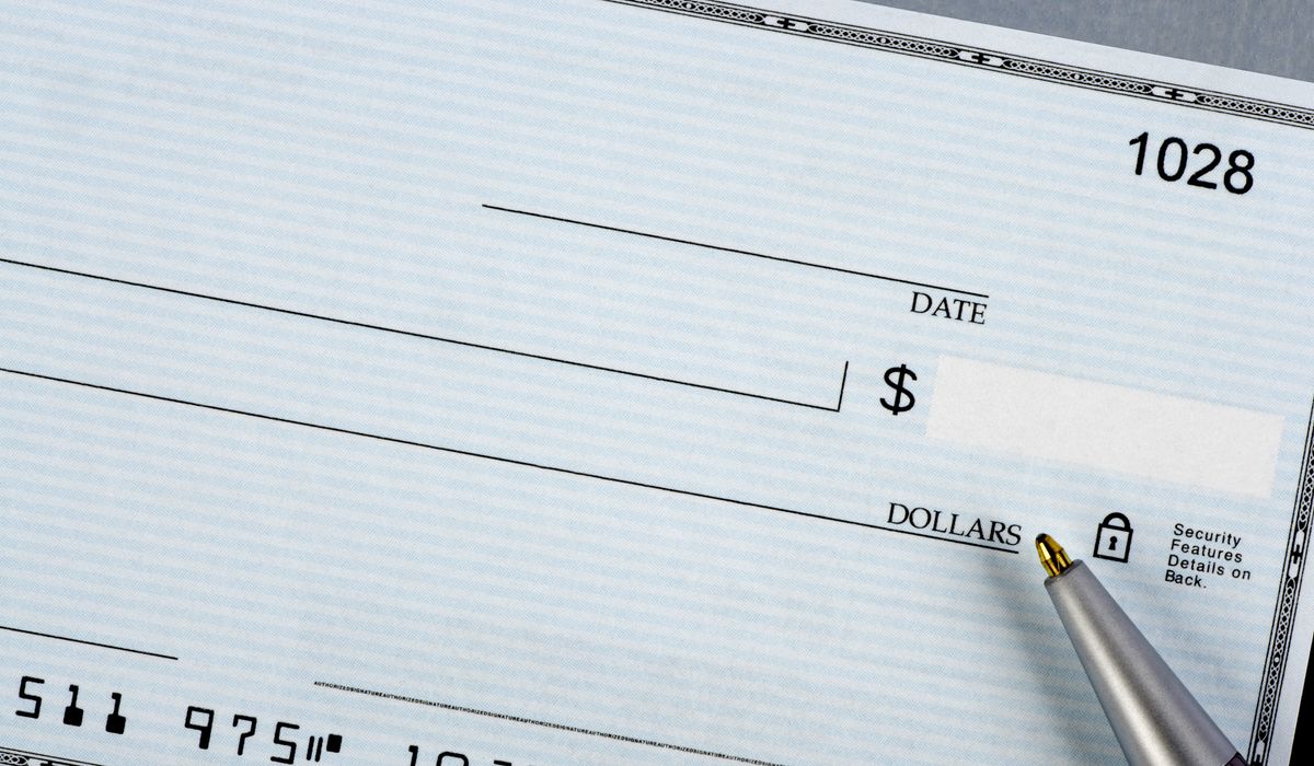 NextImg:Ex-postal clerk admits to using personal info from mail in counterfeit-check scheme