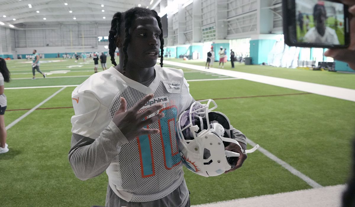 NextImg:Reports: Dolphins star Tyreek Hill under investigation after weekend altercation