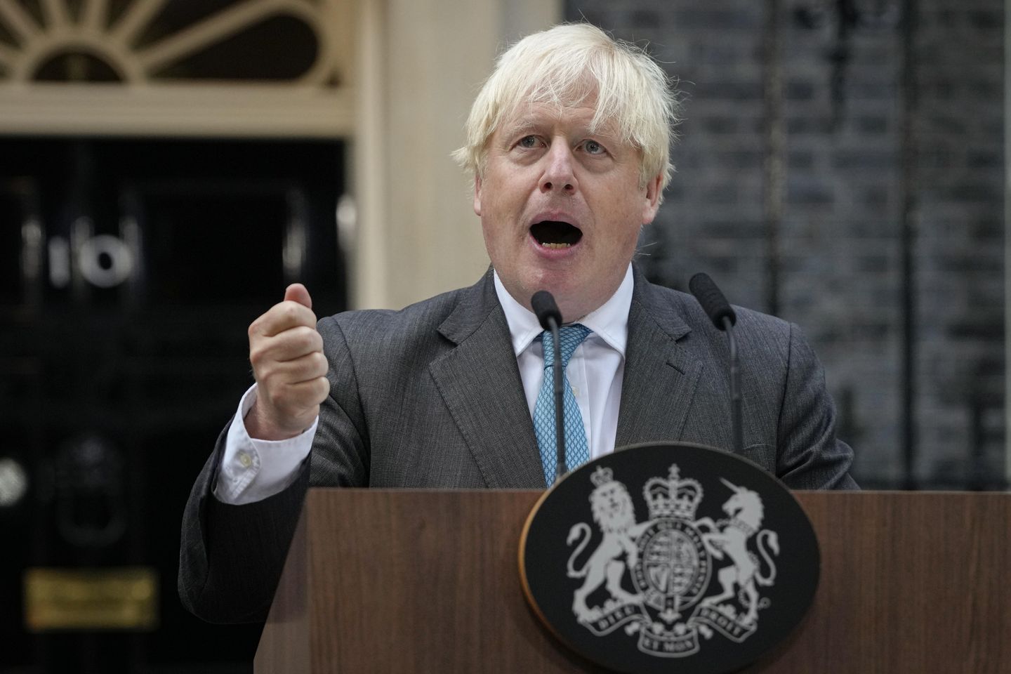 Boris Johnson'ın Parlamento'dan bomba gibi ayrılması İngiltere siyasetini sarstı