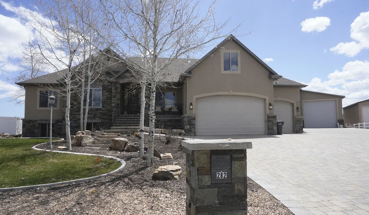 NextImg:Utah woman accused of killing husband then writing grief book for kids requests bail