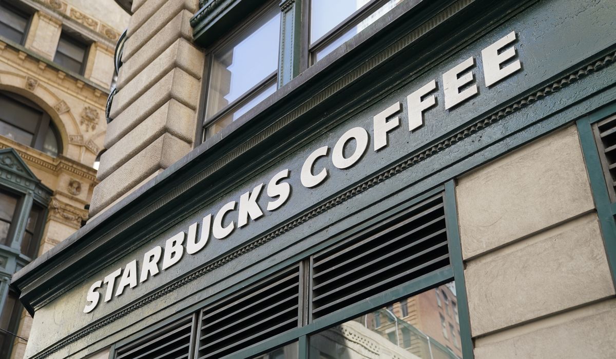 NextImg:Union accuses Starbucks of removing pride decorations
