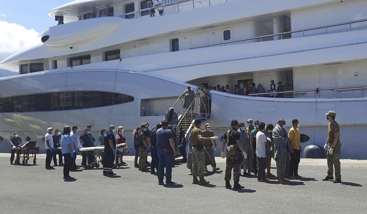 NextImg:Greece: 32 migrants dead, more than 100 rescued after fishing vessel capsizes