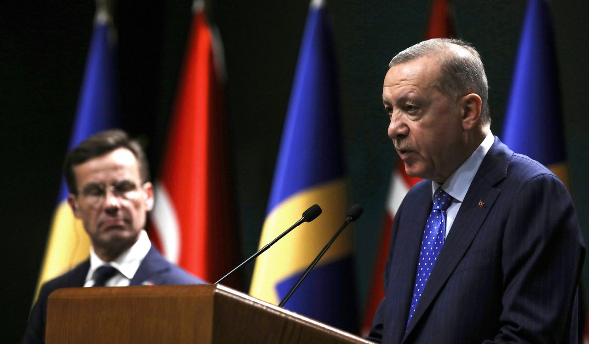 Törökország és Magyarország rendíthetetlen, mert az Egyesült Államok késedelem nélkül szorgalmazza Svédország NATO-ajánlatát