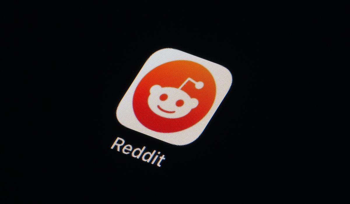 NextImg:Reddit aims for IPO by March