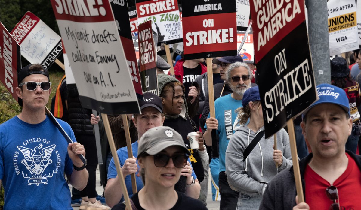 NextImg:Thousands attend labor march as writer’s strike continues