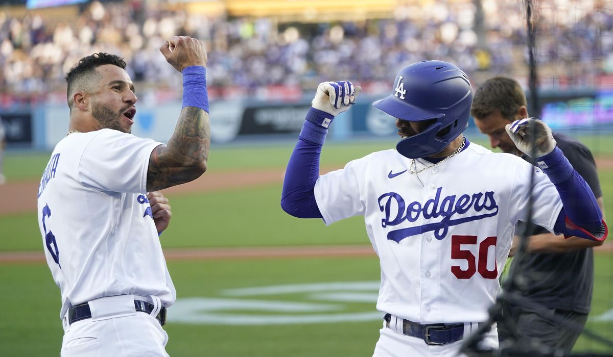 Dodgers edge defending champion Astros 3-2 as LA followers rain down boos on Altuve and Bregman Dodgers edge defending champion Astros 3-2 as LA followers rain down boos on Altuve and Bregman