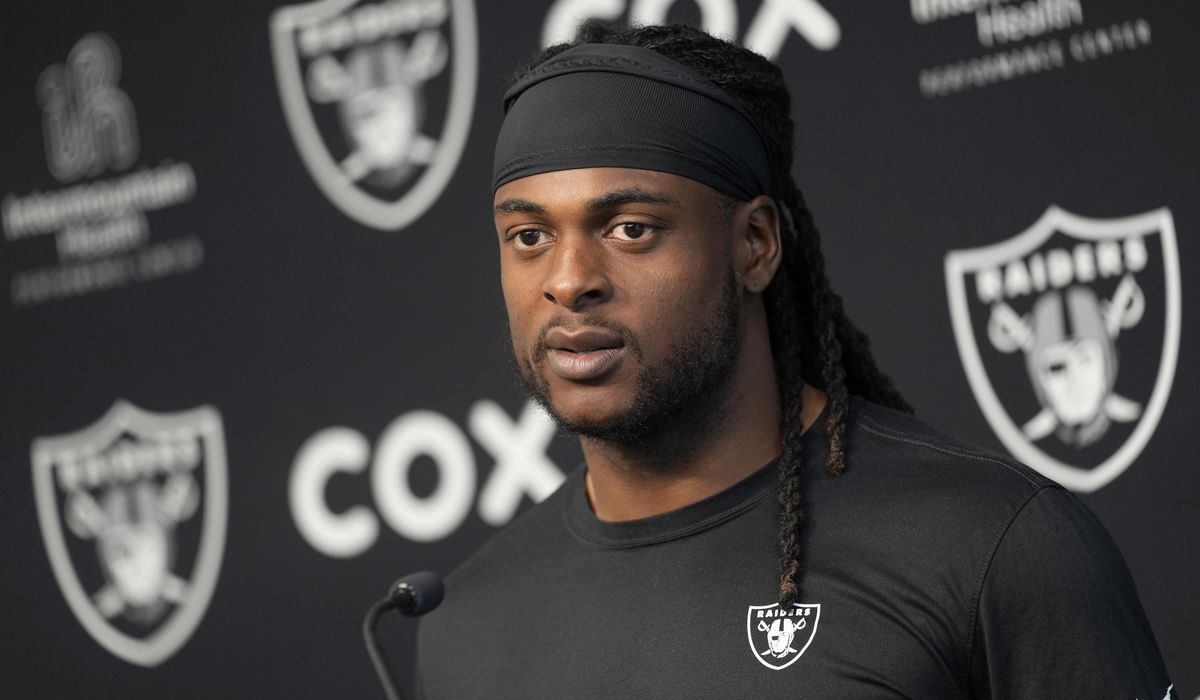 NextImg:Assault charge dropped against Raiders’ Davante Adams for shoving photographer