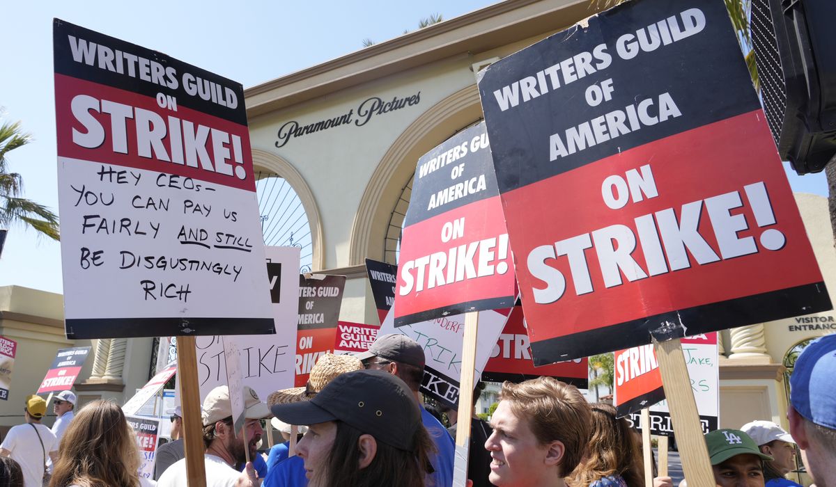 NextImg:Actors’ union OKs emergency meeting with mediators ahead of strike