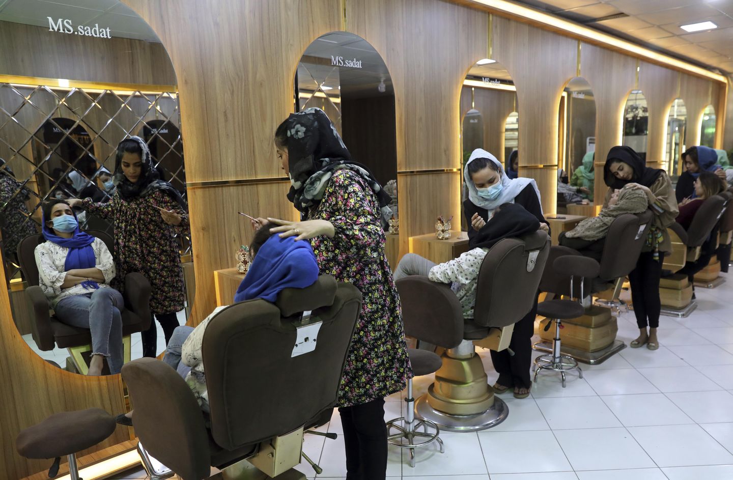 Taliban, Afganistan'daki kadın güzellik salonlarını yasakladı, hak ve özgürlüklere son sınırlama