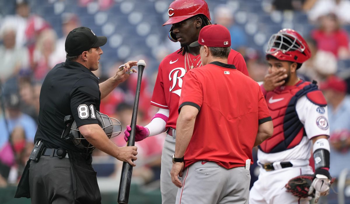 Reds rookie De La Cruz homers towards Nationals after umpires had him take away knob piece from bat Reds rookie De La Cruz homers towards Nationals after umpires had him take away knob piece from bat