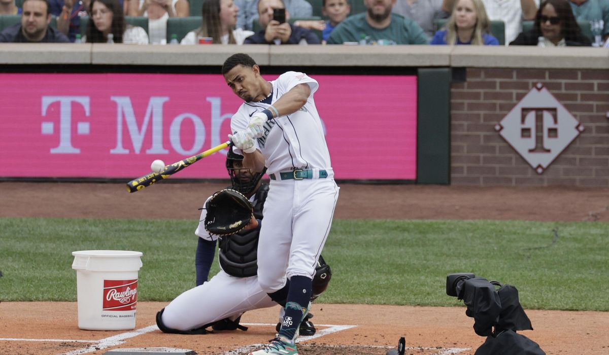 NextImg:Vladimir Guerrero joins Vladimir Sr. as first father-son Home Run Derby winner