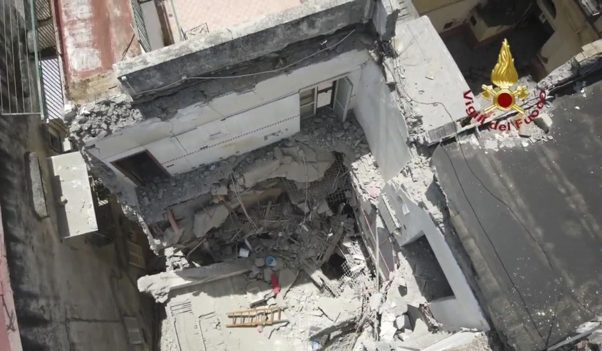 NextImg:3 survivors rescued from rubble of collapsed apartment building in Naples, Italian officials say