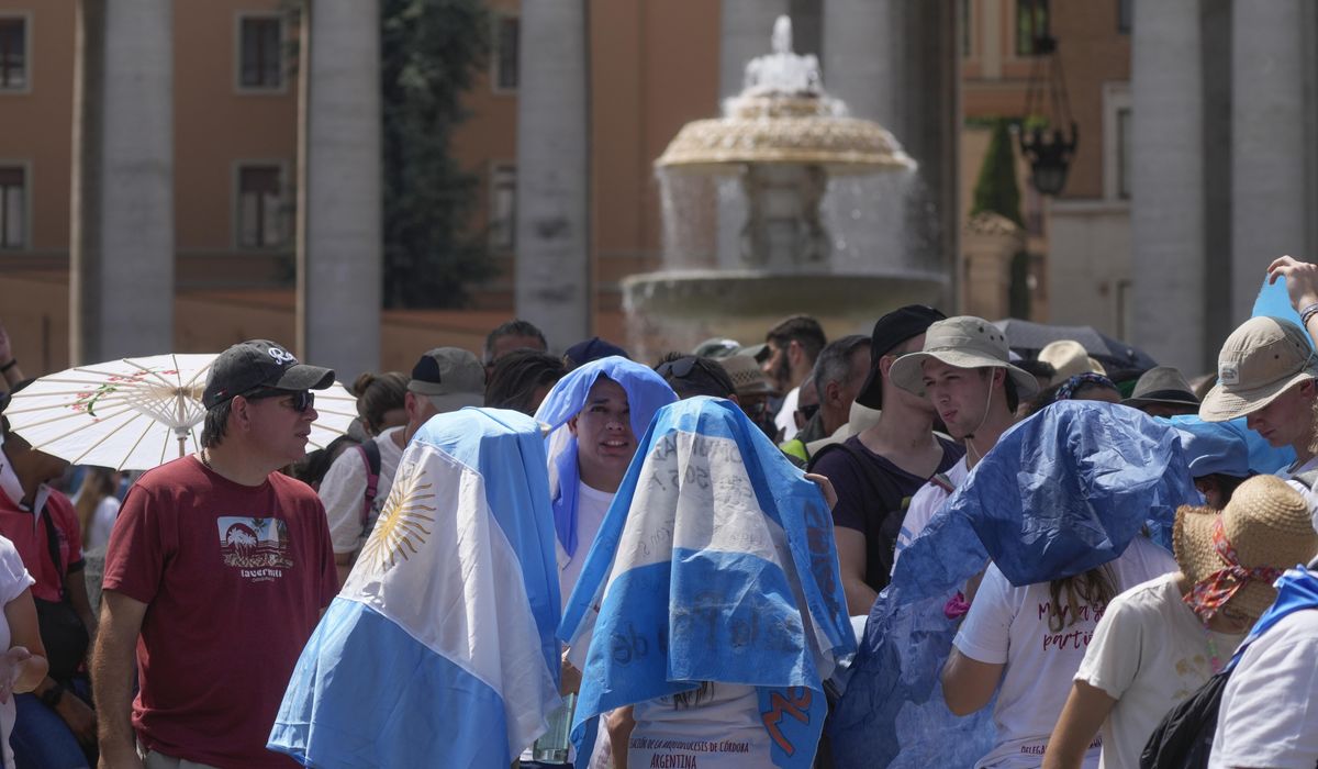 NextImg:Heat wave bakes southern Europe, sparking warnings to stay inside, drink water and limit exercise