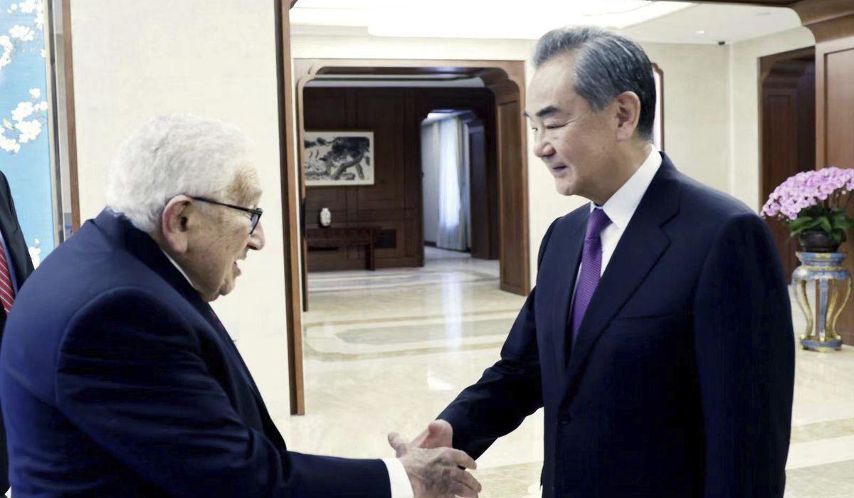 NextImg:China’s Xi tells Kissinger that China-U.S. ties are at a crossroads, and stability is still possible