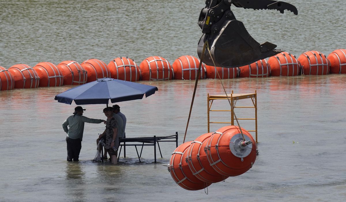 NextImg:Justice Department tells Texas that floating barrier on Rio Grande violates federal law