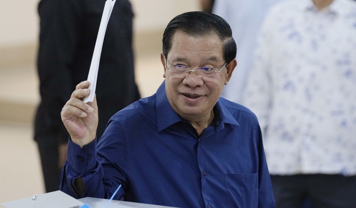 NextImg:Longtime Cambodian leader Hun Sen to step aside to let son rule