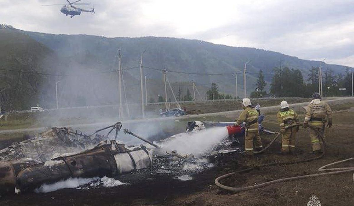NextImg:Russian helicopter crashes in Siberia, killing 4 people on board and injuring 10