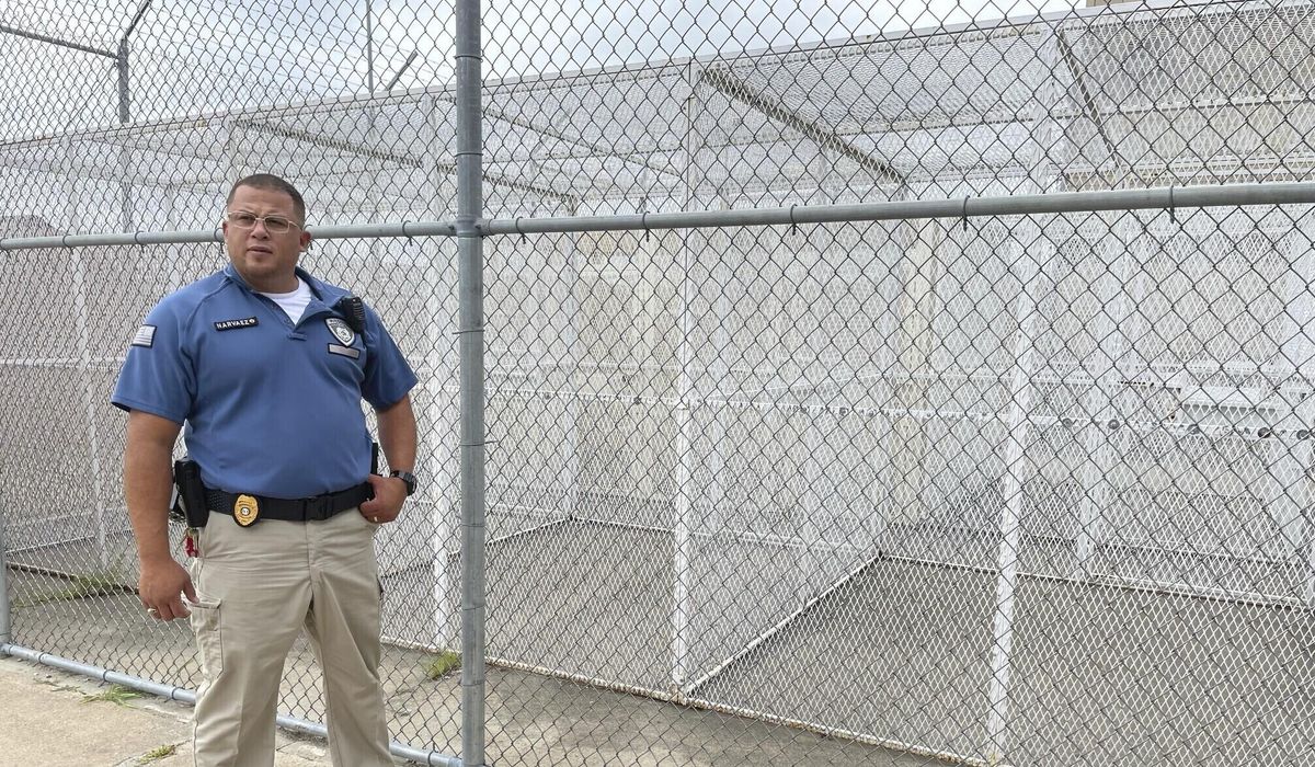 NextImg:Mounting job vacancies push state and local governments into a wage war for workers