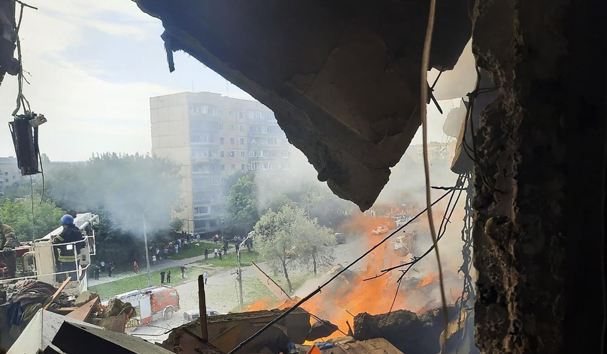 NextImg:Ukraine says Russian missiles hit another apartment building and likely trapped people under rubble
