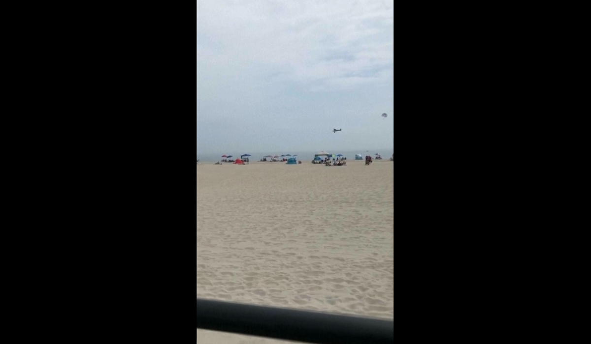 NextImg:A small plane towing a banner lands in the ocean off a crowded New Hampshire beach; pilot unhurt