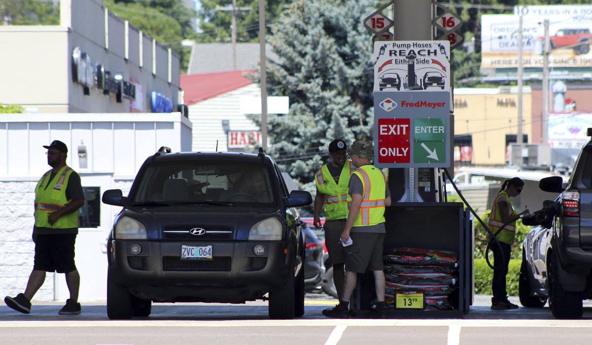 NextImg:Power at the gas pump: Oregon lets drivers fuel their own cars, lifting decades-old self-serve ban